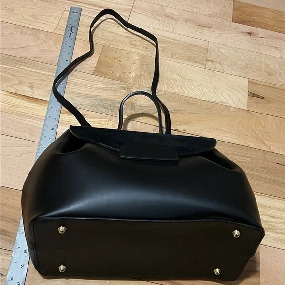 Chic Black Leather Satchel - Picture 4 of 17